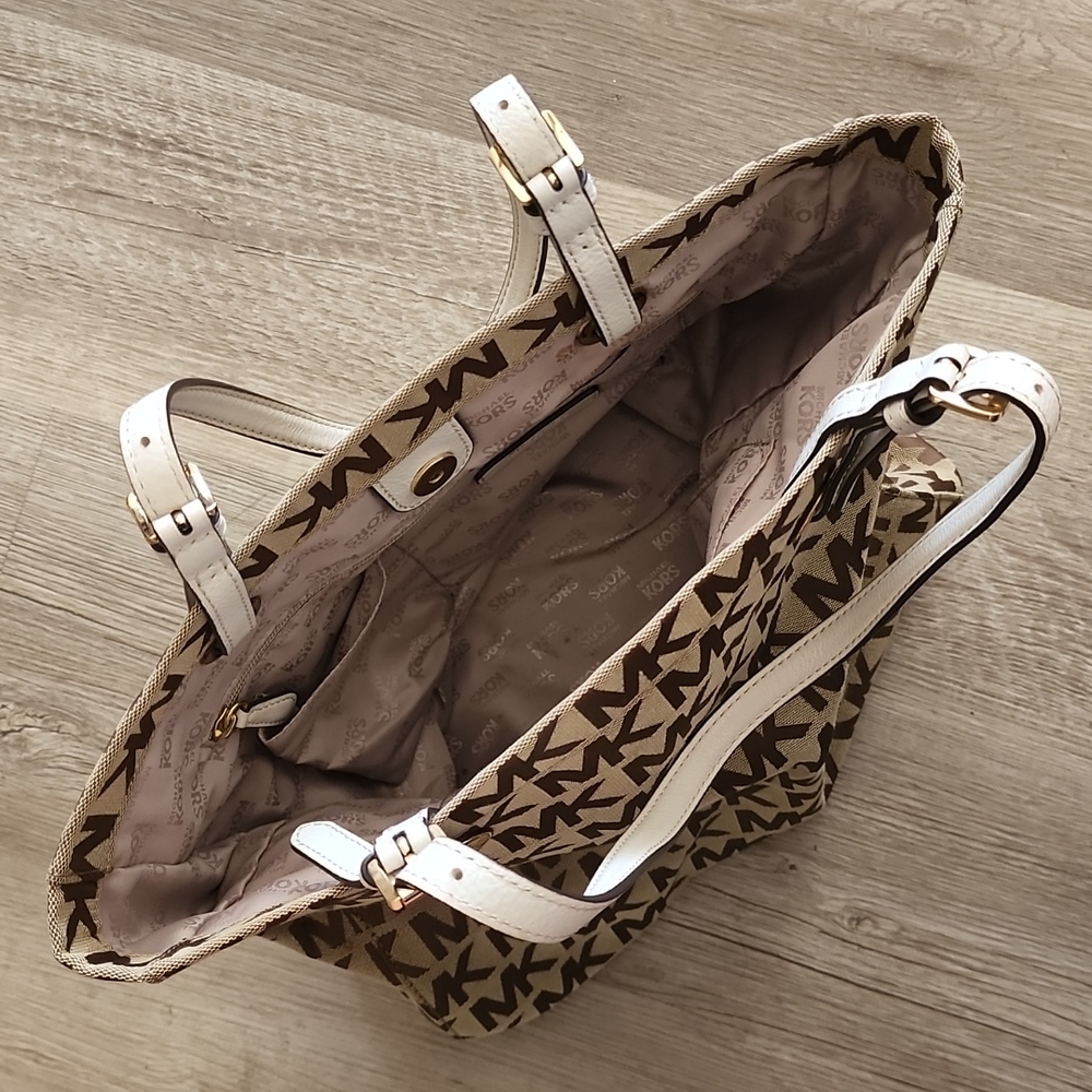 Michael Korr Purse - Picture 4 of 4